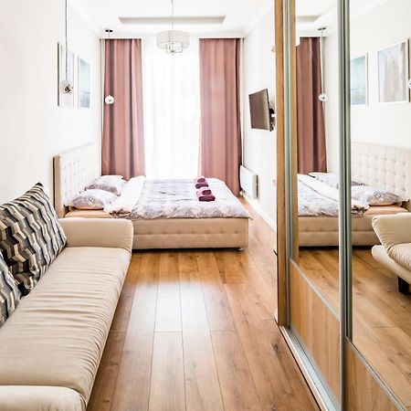Квартира В Центрі З Дизайнерським Ремонтом Lviv Luaran gambar
